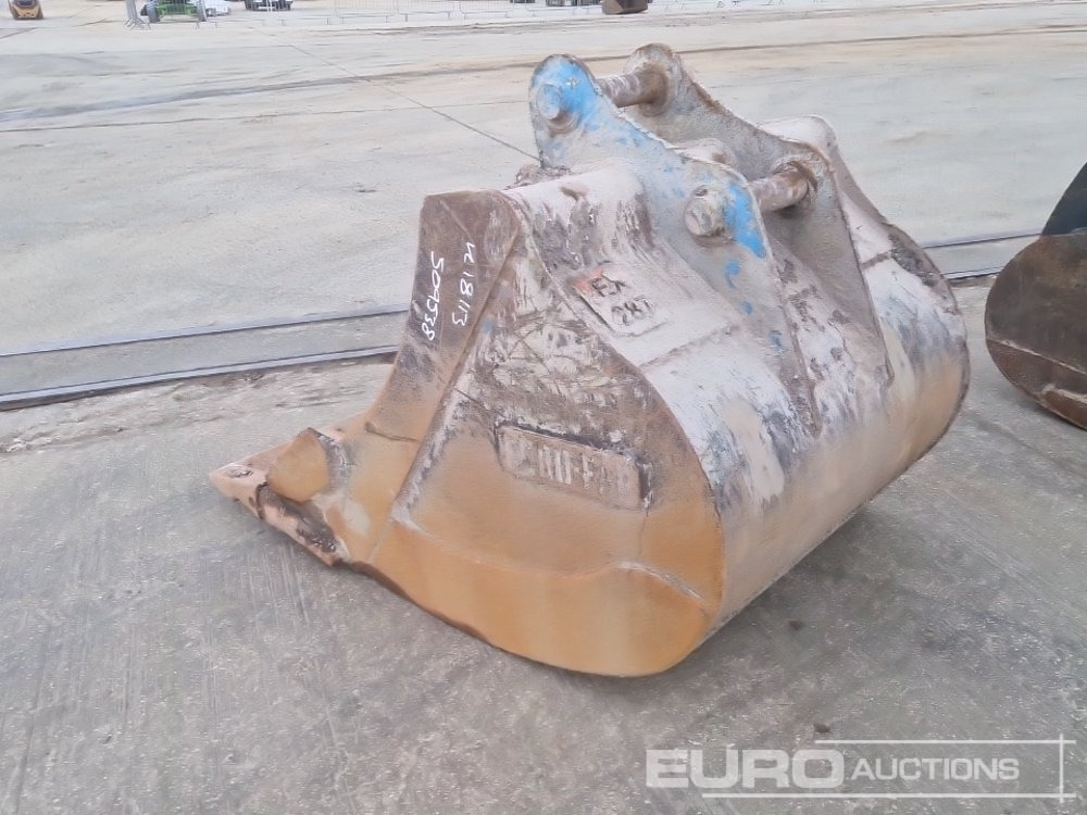 Euro Fab 46" Digging Bucket 65mm Pin to suit 13 Ton Excavator - Bucket: picture 3 Euro Fab 46" Digging Bucket 65mm Pin to suit 13 Ton Excavator - Bucket: picture 3