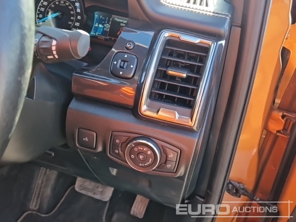 Pickup truck Ford Ranger Wildtrack: picture 39
