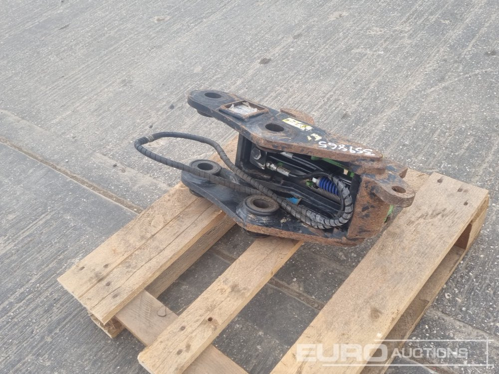 Geith Hydraulic Double Lock QH 35mm Pin to suit Mini Excavator - Quick coupler: picture 3 Geith Hydraulic Double Lock QH 35mm Pin to suit Mini Excavator - Quick coupler: picture 3