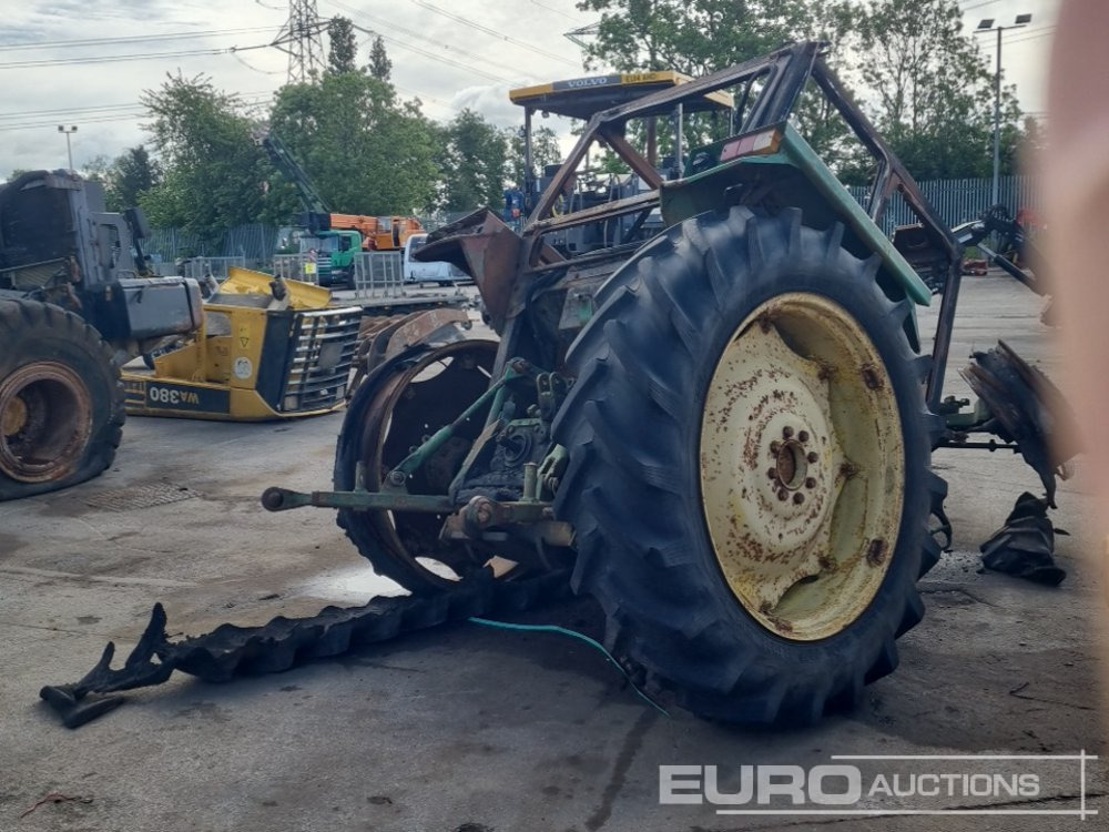 John Deere 2130 - Farm tractor: picture 1 John Deere 2130 - Farm tractor: picture 1