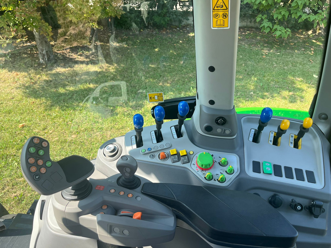 Farm tractor Deutz-Fahr Agrotron 6160.4 Rc-Shift: picture 7 Farm tractor Deutz-Fahr Agrotron 6160.4 Rc-Shift: picture 7