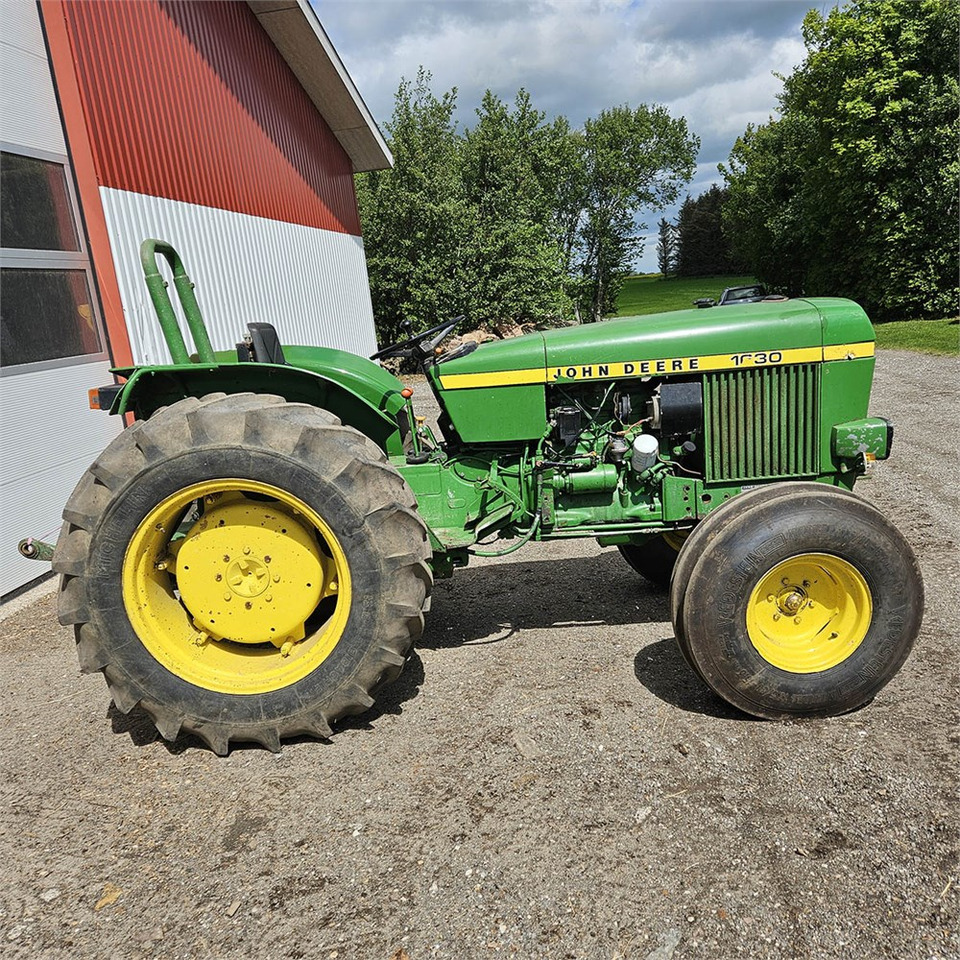 John Deere 1630 OU - Farm tractor: picture 2 John Deere 1630 OU - Farm tractor: picture 2