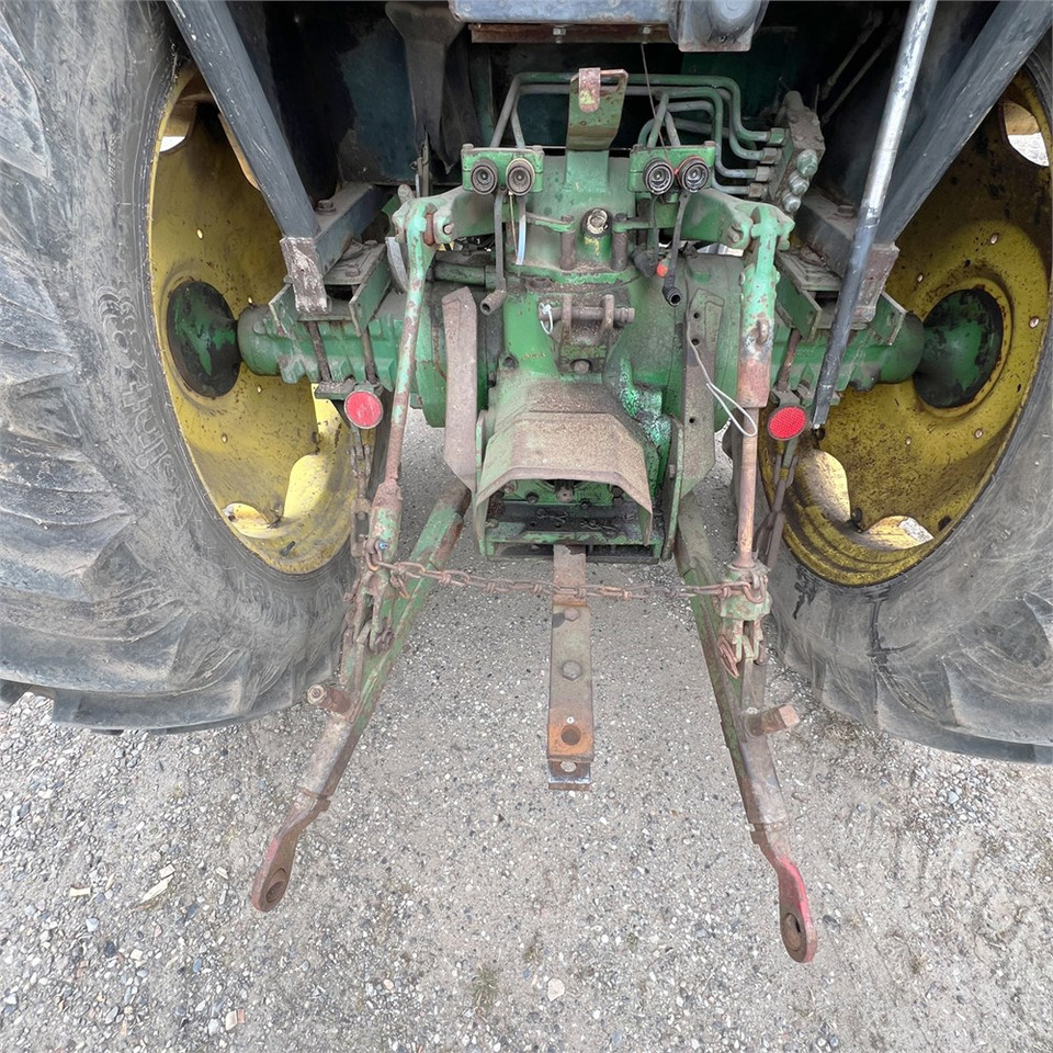 Farm tractor John Deere 2140: picture 27