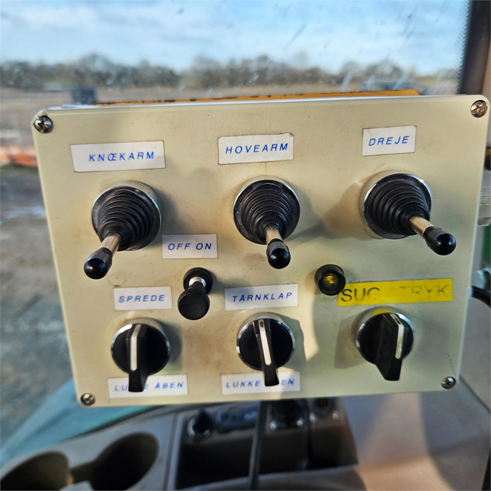 Farm tractor John Deere 7280 R: picture 20