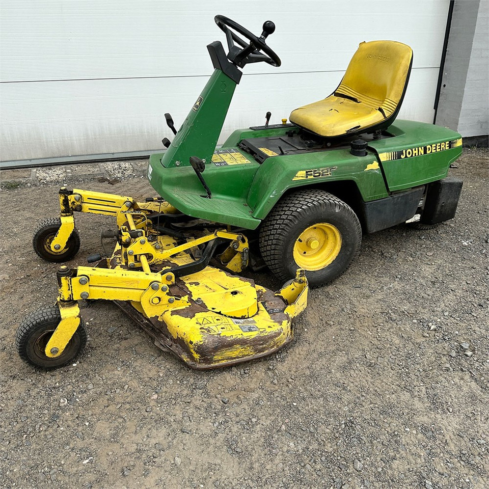 John Deere F525 FM - Garden mower: picture 1 John Deere F525 FM - Garden mower: picture 1