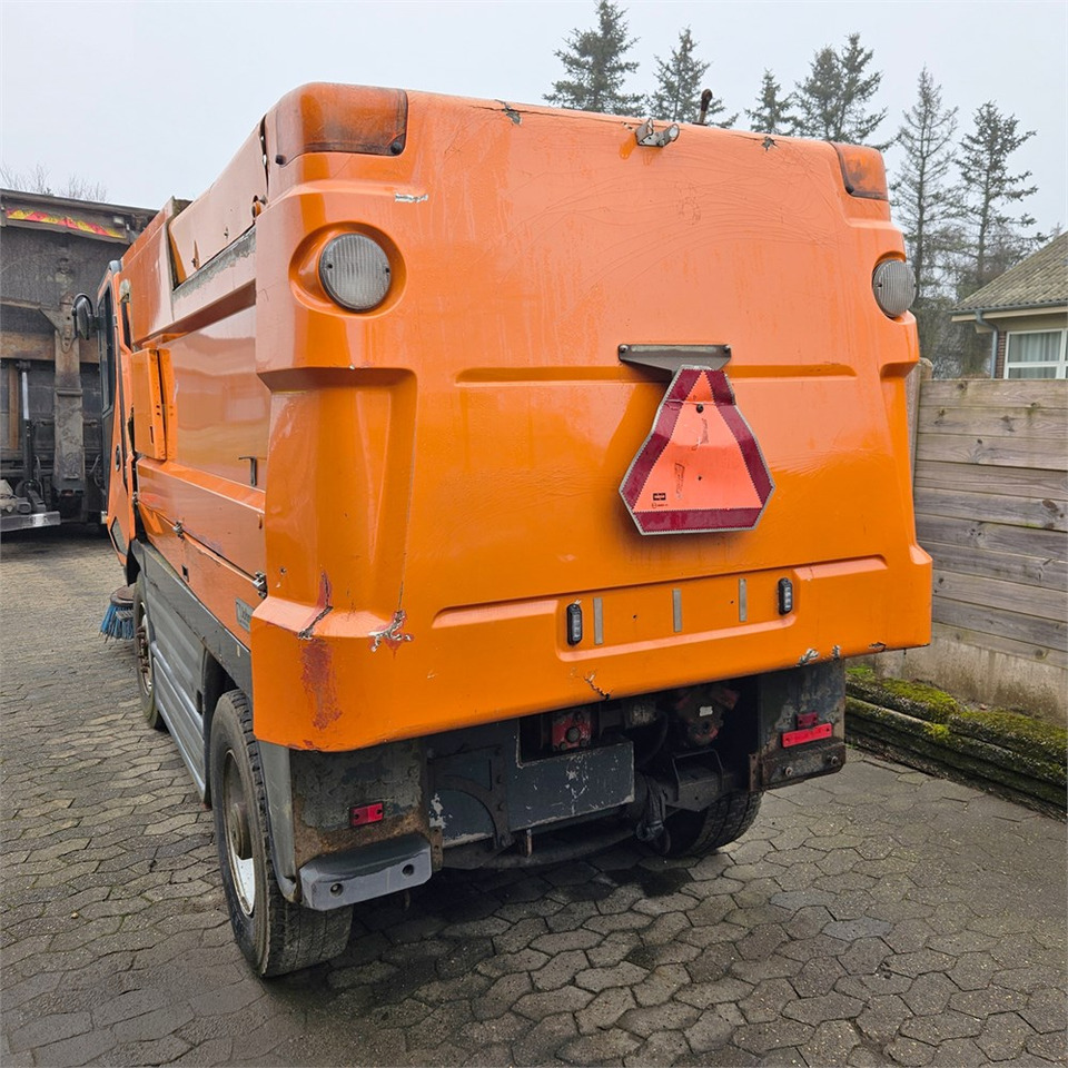 Johnston Sweepers CX400 - Road sweeper: picture 4 Johnston Sweepers CX400 - Road sweeper: picture 4