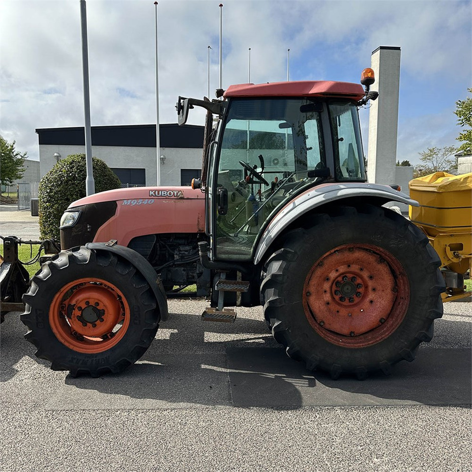 Kubota M 9540 2/4 WD - Farm tractor: picture 4 Kubota M 9540 2/4 WD - Farm tractor: picture 4