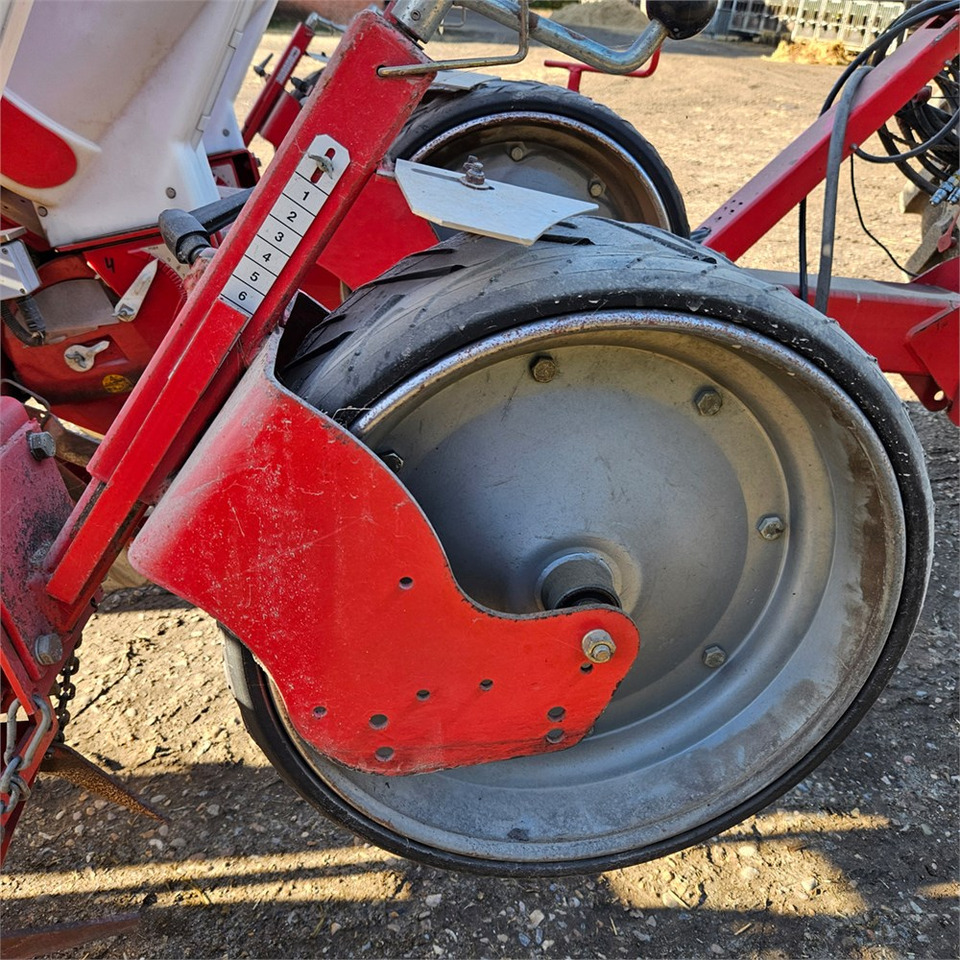 Lease a Kverneland Optima E-drive 8 Kverneland Optima E-drive 8: picture 24 Lease a Kverneland Optima E-drive 8 Kverneland Optima E-drive 8: picture 24