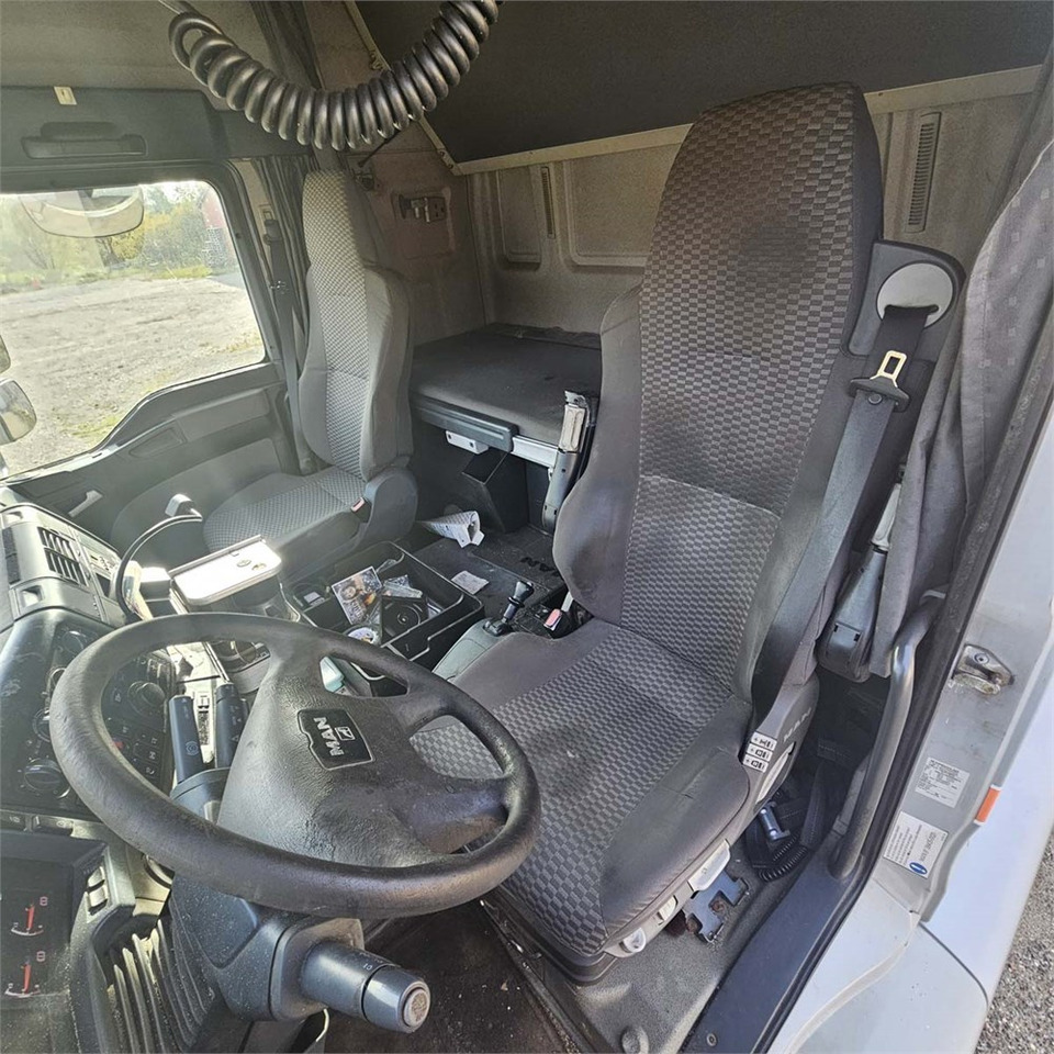 Box truck MAN Tg a 26.350: picture 10