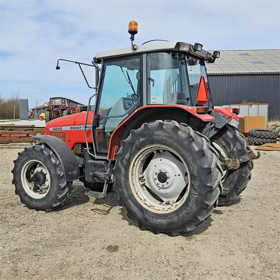Massey Ferguson 4245 - Farm tractor: picture 5 Massey Ferguson 4245 - Farm tractor: picture 5