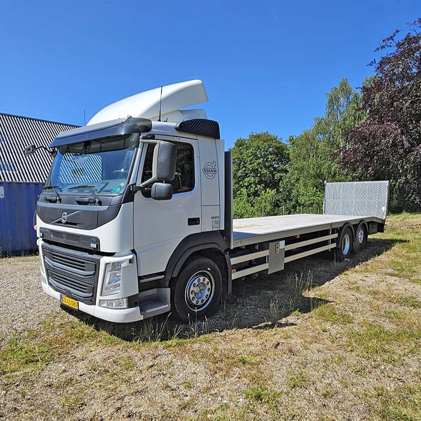 Volvo FM 330 - Autotransporter truck: picture 1 Volvo FM 330 - Autotransporter truck: picture 1