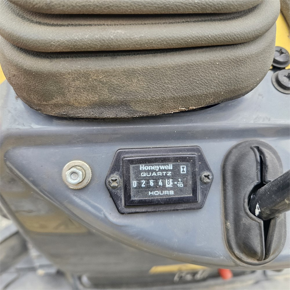 Mini excavator Yanmar SV08-1A (S): picture 8 Mini excavator Yanmar SV08-1A (S): picture 8