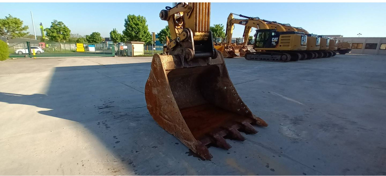 Crawler excavator CAT 336: picture 28