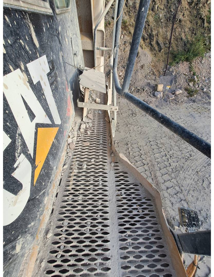 Rigid dumper/ Rock truck CAT 777G: picture 6