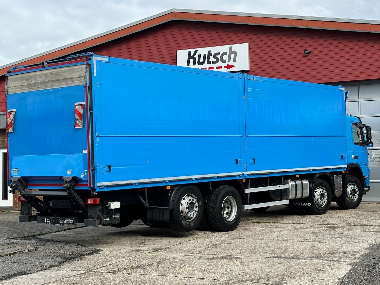 Volvo FM 330 /8x2/ Getränke 10m mit Lbw. 2t - Beverage truck: picture 3 Volvo FM 330 /8x2/ Getränke 10m mit Lbw. 2t - Beverage truck: picture 3