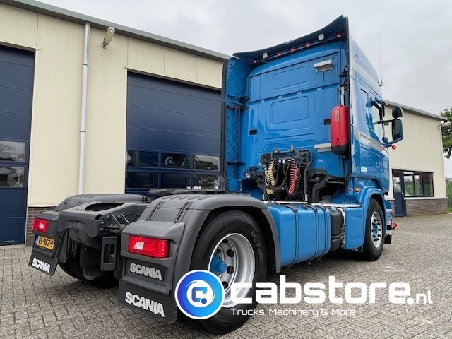 Scania R450 LA4X2MNA Euro 6 Topline Scania R450 LA4X2MNA Euro 6 - Topline - 2 Dieseltanks - Bouwjaar 2015 - Good condition - Tractor unit: picture 4 Scania R450 LA4X2MNA Euro 6 Topline Scania R450 LA4X2MNA Euro 6 - Topline - 2 Dieseltanks - Bouwjaar 2015 - Good condition - Tractor unit: picture 4