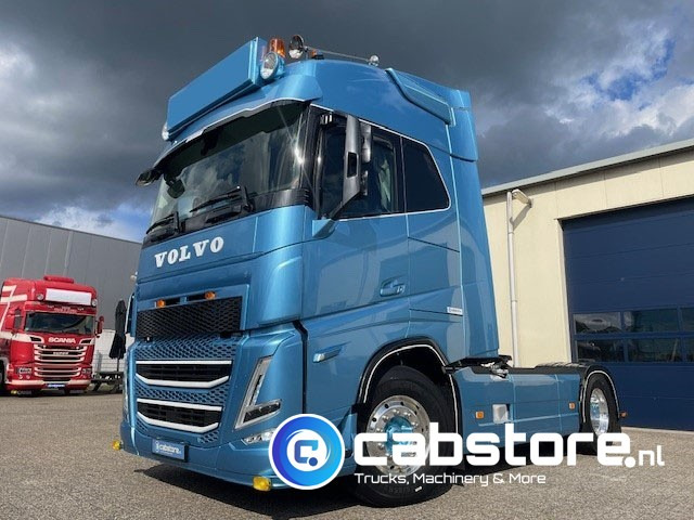 Volvo FH 460 4x2 Tractor Euro 6 (E) - Showtruck - Bouwjaar 2023 - Km 324.389 - Vloeistof pomp/PTO - VEB+ - Zeer goede conditie !! - Tractor unit: picture 2 Volvo FH 460 4x2 Tractor Euro 6 (E) - Showtruck - Bouwjaar 2023 - Km 324.389 - Vloeistof pomp/PTO - VEB+ - Zeer goede conditie !! - Tractor unit: picture 2