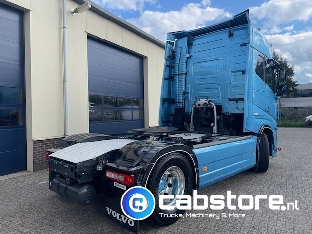 Volvo FH 460 4x2 Tractor Euro 6 (E) - Showtruck - Bouwjaar 2023 - Km 324.389 - Vloeistof pomp/PTO - VEB+ - Zeer goede conditie !! - Tractor unit: picture 4 Volvo FH 460 4x2 Tractor Euro 6 (E) - Showtruck - Bouwjaar 2023 - Km 324.389 - Vloeistof pomp/PTO - VEB+ - Zeer goede conditie !! - Tractor unit: picture 4