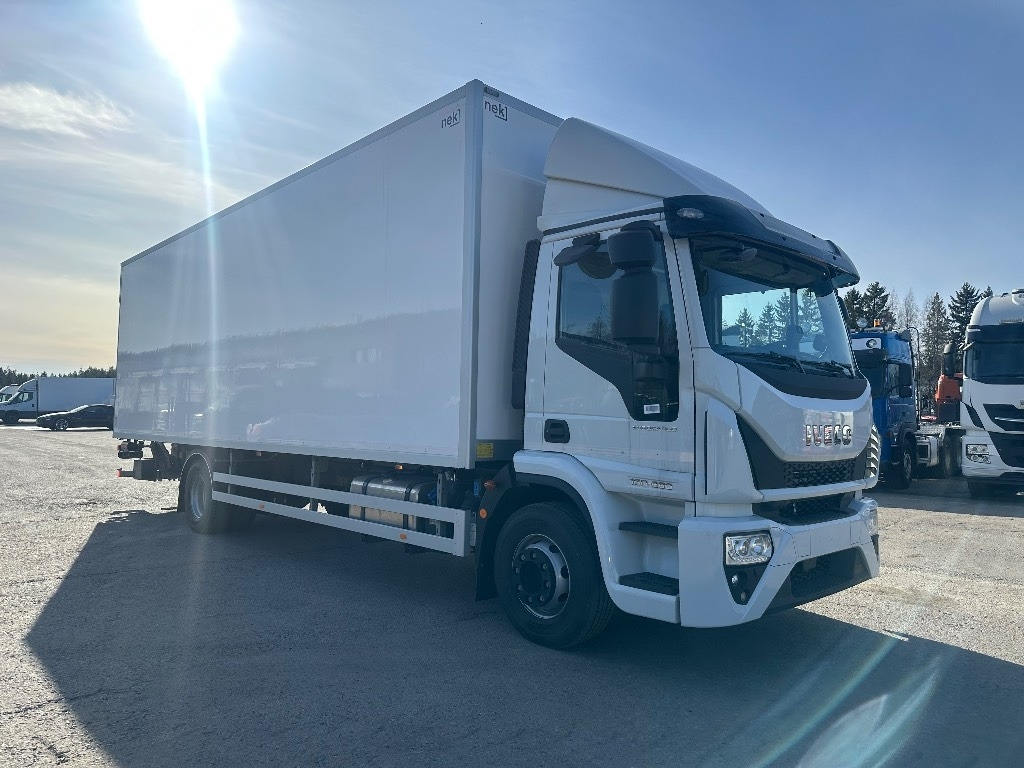Iveco Eurocargo 160E28 - Box truck: picture 3 Iveco Eurocargo 160E28 - Box truck: picture 3