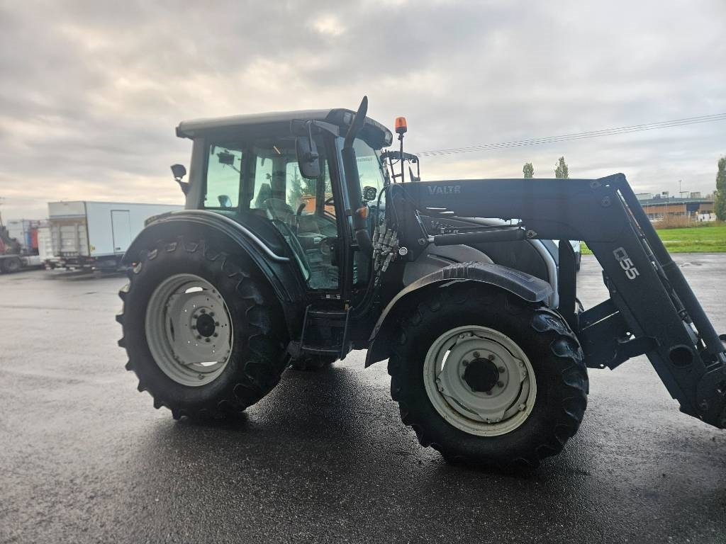 Valtra N121 HT ,53kmh, trukkipiikit, kauha, aura  - Farm tractor: picture 4 Valtra N121 HT ,53kmh, trukkipiikit, kauha, aura  - Farm tractor: picture 4