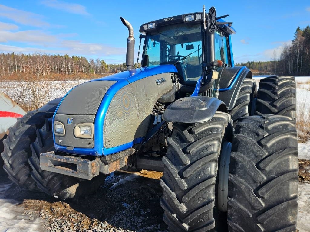 Valtra T 171 - Farm tractor: picture 2 Valtra T 171 - Farm tractor: picture 2