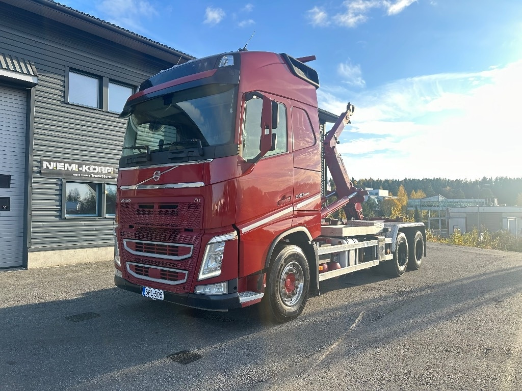 Volvo FH13 540 6x4  - Hook lift truck: picture 1 Volvo FH13 540 6x4  - Hook lift truck: picture 1
