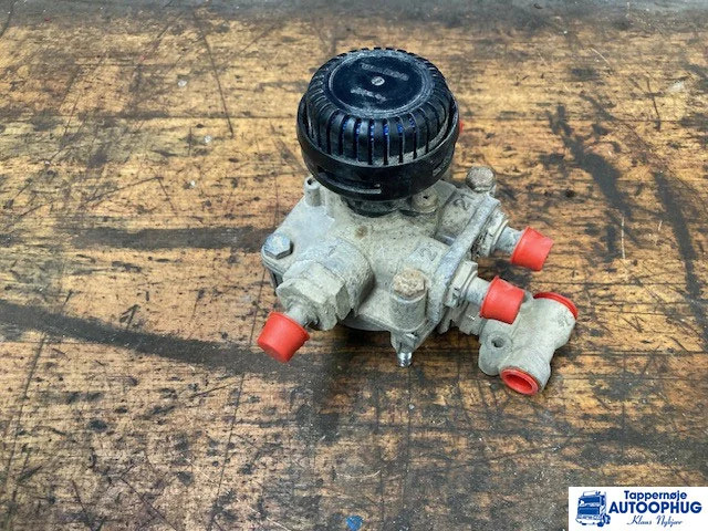 Scania Relay valve – Scania 1425183 - Electrical system for Truck: picture 3 Scania Relay valve – Scania 1425183 - Electrical system for Truck: picture 3
