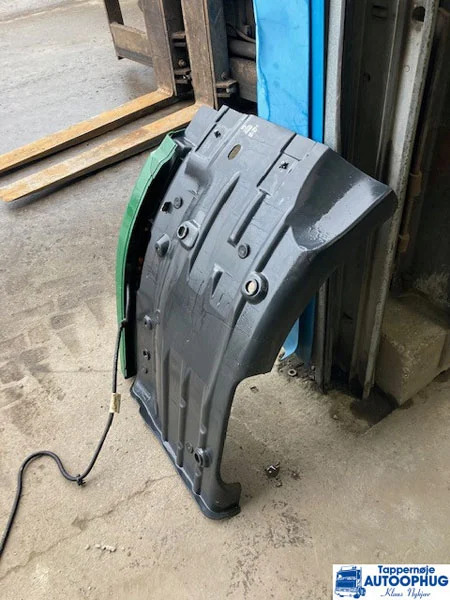 Scania forskærm P/N: 2599544 / 2298040 - Body and exterior for Truck: picture 2 Scania forskærm P/N: 2599544 / 2298040 - Body and exterior for Truck: picture 2