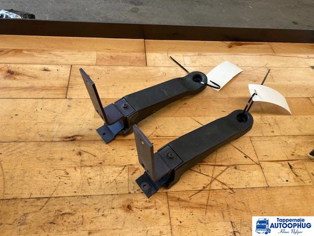 Scania spoiler beslag – Scania 3045726 – Scania 2488451 - Body and exterior for Truck: picture 2 Scania spoiler beslag – Scania 3045726 – Scania 2488451 - Body and exterior for Truck: picture 2