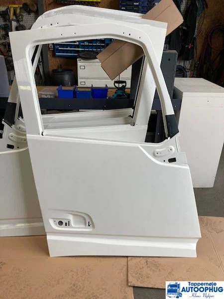 Volvo FH4 dør / door P/N: 82183078 - Body and exterior for Truck: picture 2 Volvo FH4 dør / door P/N: 82183078 - Body and exterior for Truck: picture 2