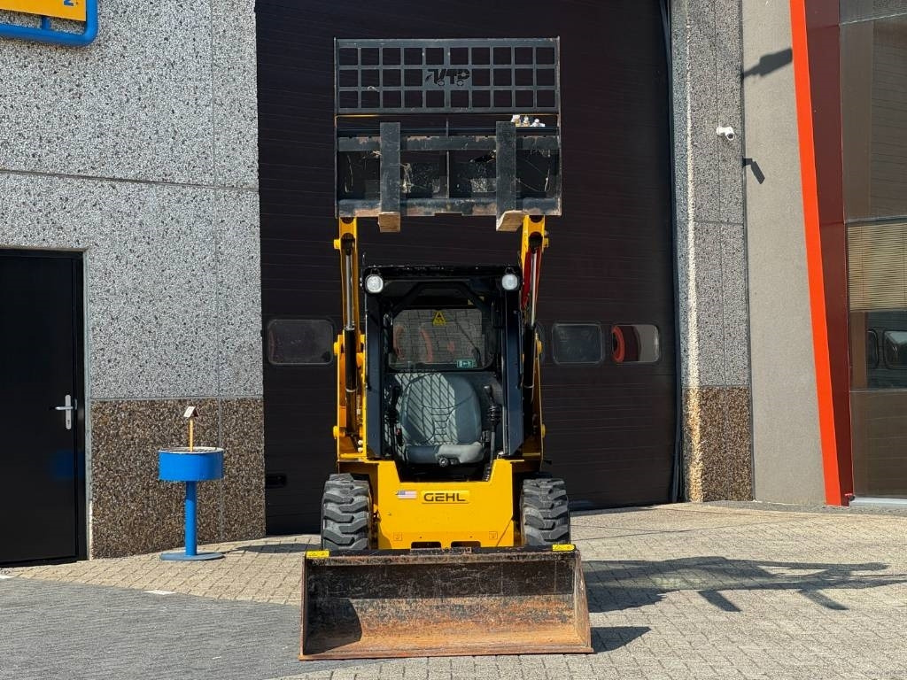 Gehl R135 / Manitou 1350R Skid Steer, 2022 - Skid steer loader: picture 3 Gehl R135 / Manitou 1350R Skid Steer, 2022 - Skid steer loader: picture 3