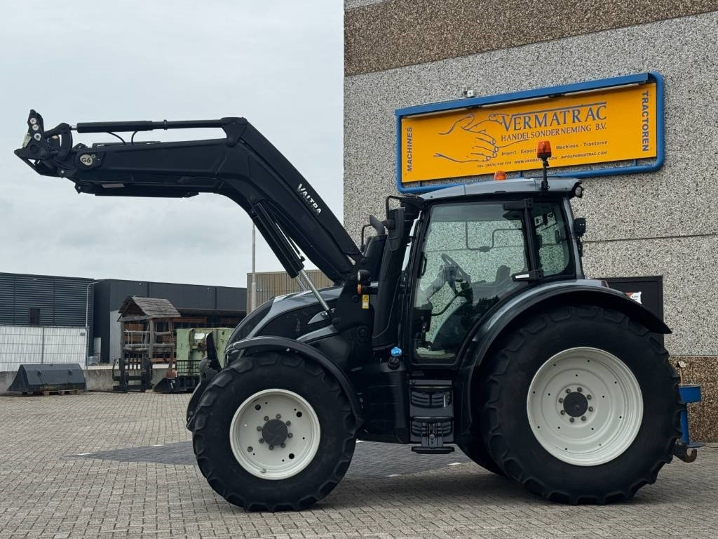 Valtra N174D, Frontlinkage + PTO, Frontloader, 3846 hours - Farm tractor: picture 2 Valtra N174D, Frontlinkage + PTO, Frontloader, 3846 hours - Farm tractor: picture 2