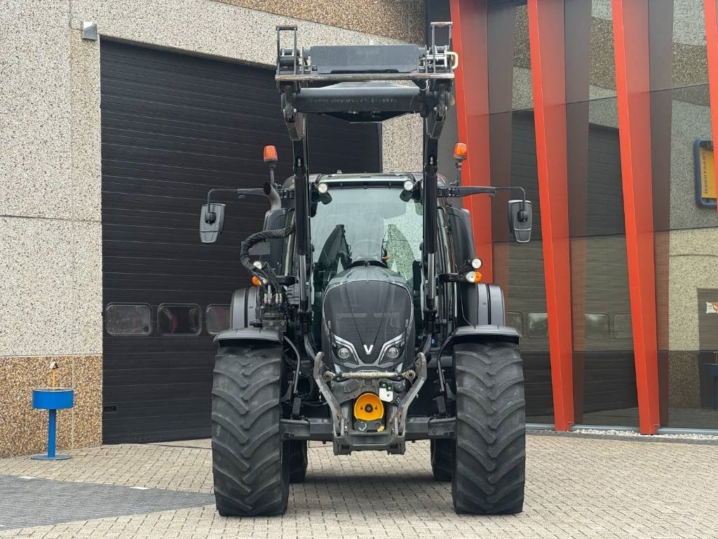 Valtra N174D, Frontlinkage + PTO, Frontloader, 3846 hours - Farm tractor: picture 5 Valtra N174D, Frontlinkage + PTO, Frontloader, 3846 hours - Farm tractor: picture 5