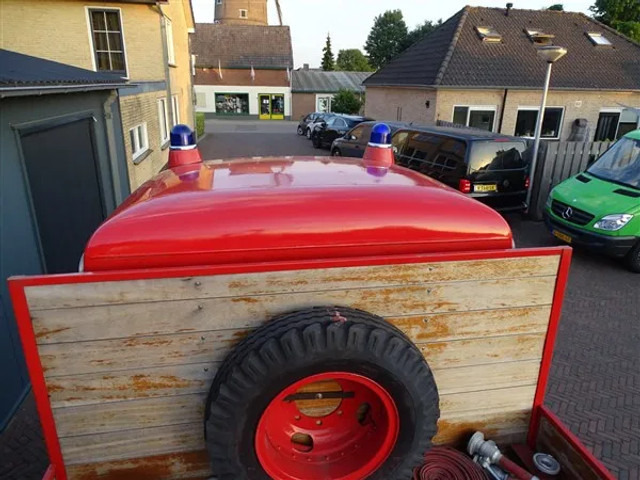 Fire truck Mercedes-Benz LP 1117 4x4 TURBO Motor Brandweerauto VW motor met Waterpomp in openlaadbak: picture 6