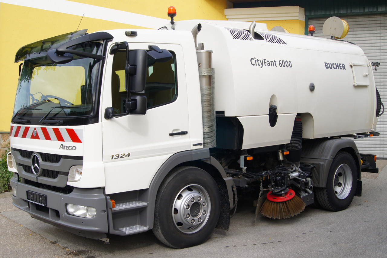 MERCEDES-BENZ ATEGO 1324 / BUCHER CityFant 6000 TWIN, beidseitig + Heck, Aufbaumotor - Road sweeper: picture 2 MERCEDES-BENZ ATEGO 1324 / BUCHER CityFant 6000 TWIN, beidseitig + Heck, Aufbaumotor - Road sweeper: picture 2