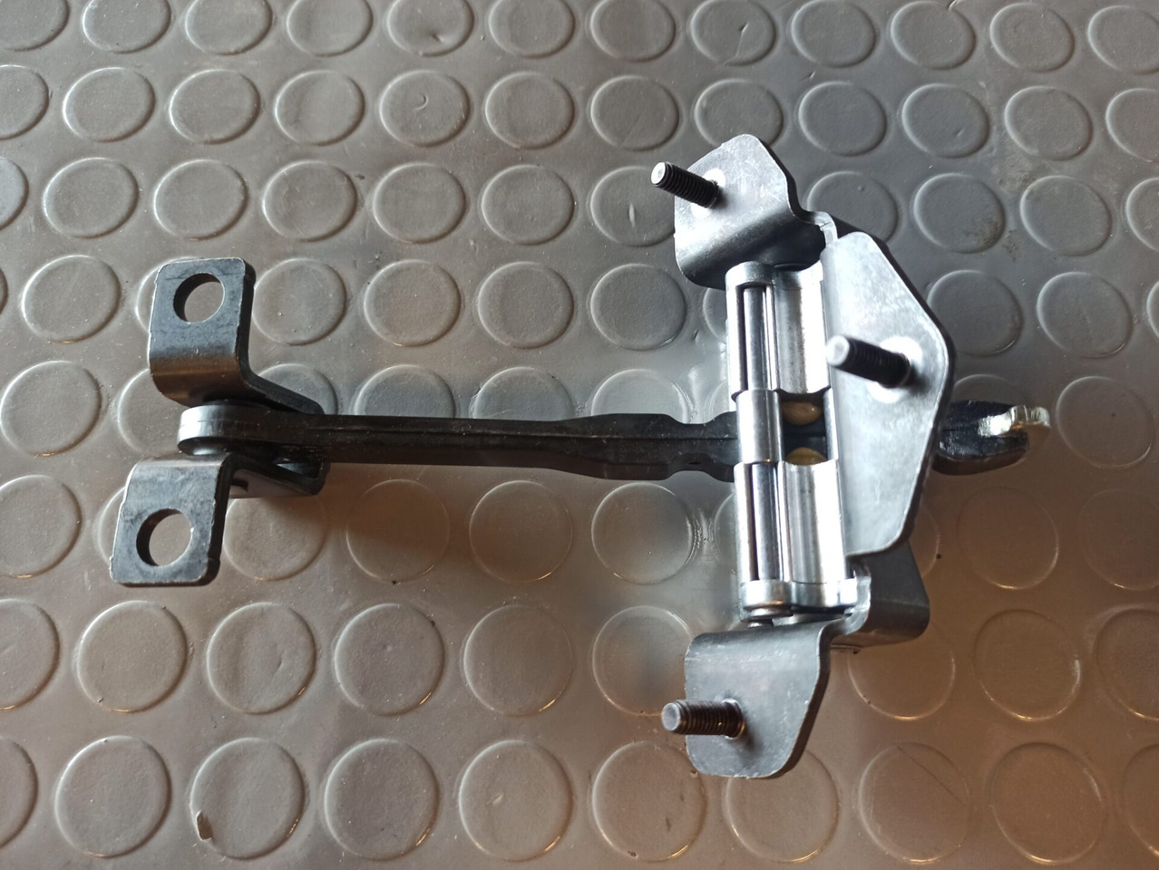 SCANIA DOOR STOP 1930649 - Door and parts for Truck: picture 1 SCANIA DOOR STOP 1930649 - Door and parts for Truck: picture 1