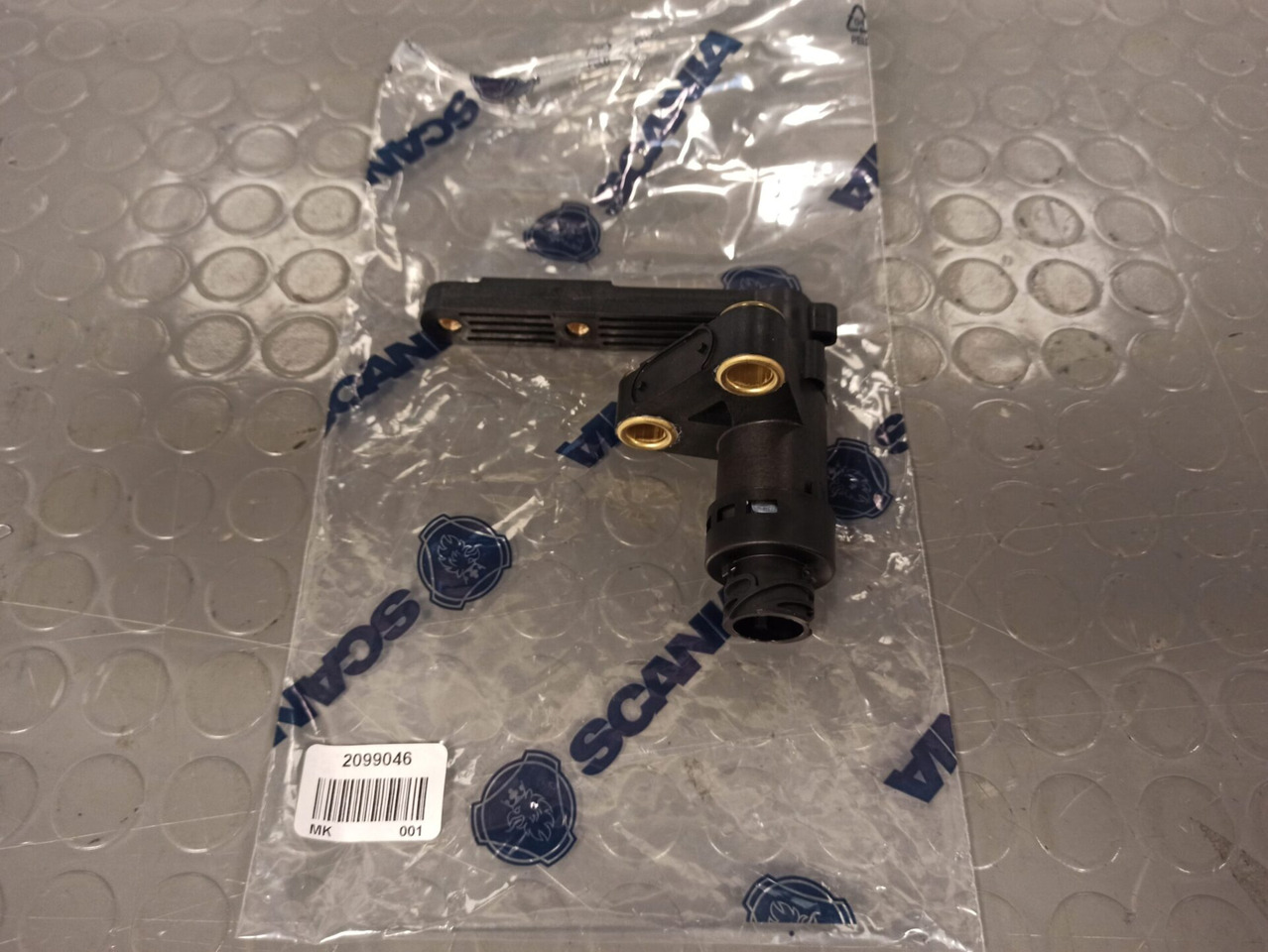 SCANIA LEVEL SENSOR - 2099046 - Axle and parts for Truck: picture 1 SCANIA LEVEL SENSOR - 2099046 - Axle and parts for Truck: picture 1