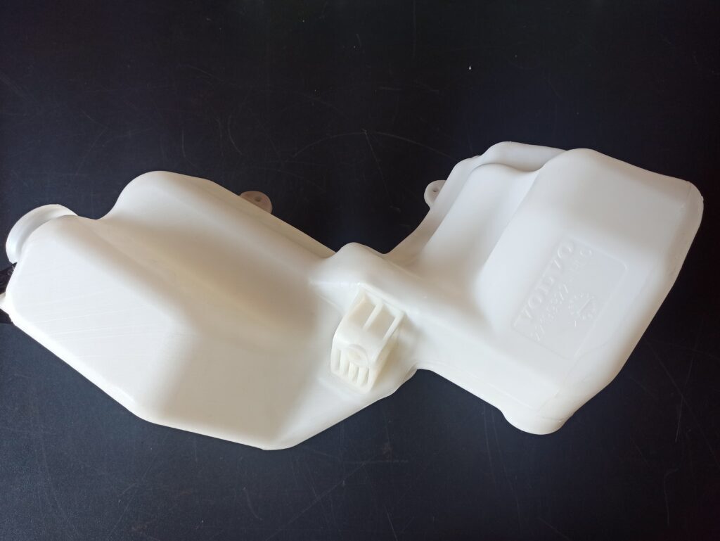 VOLVO WASHER FLUID RESERVOIR 22199322 - Cab and interior for Truck: picture 1 VOLVO WASHER FLUID RESERVOIR 22199322 - Cab and interior for Truck: picture 1