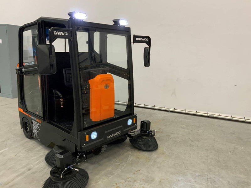 Daewoo DAS100 - Road sweeper: picture 1 Daewoo DAS100 - Road sweeper: picture 1