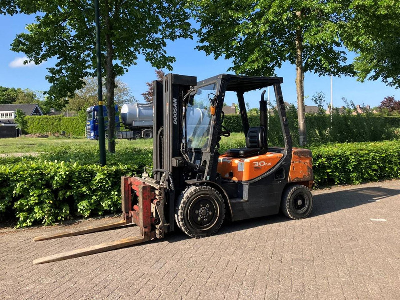 Doosan D30GP - Diesel forklift: picture 1 Doosan D30GP - Diesel forklift: picture 1