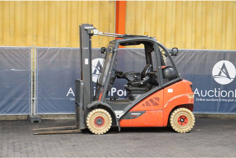 Fenwick-Linde H25T-02 - LPG forklift: picture 1 Fenwick-Linde H25T-02 - LPG forklift: picture 1