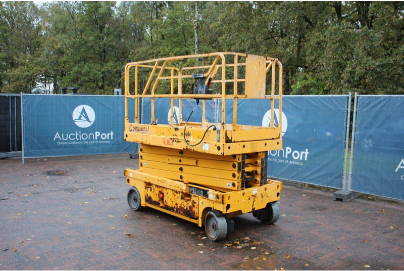 Haulotte Compact 12 - Scissor lift: picture 3 Haulotte Compact 12 - Scissor lift: picture 3