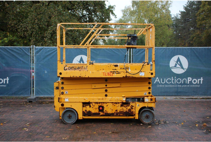 Haulotte Compact 12 - Scissor lift: picture 2 Haulotte Compact 12 - Scissor lift: picture 2