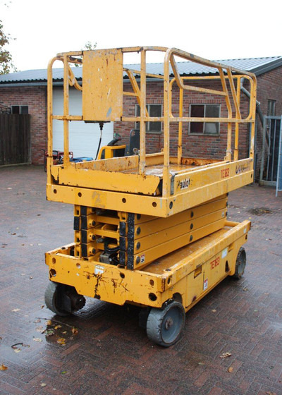 Haulotte Compact 12 - Scissor lift: picture 5 Haulotte Compact 12 - Scissor lift: picture 5