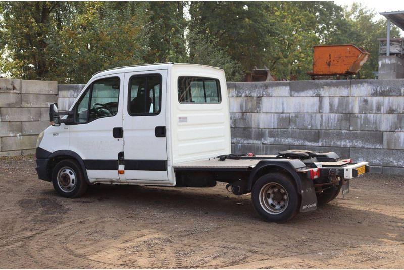Iveco Daily 35C17 35C17 - Box truck: picture 3 Iveco Daily 35C17 35C17 - Box truck: picture 3