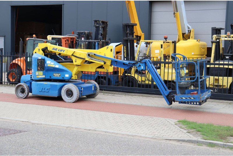 JLG M400AJPN - Articulated boom: picture 3 JLG M400AJPN - Articulated boom: picture 3