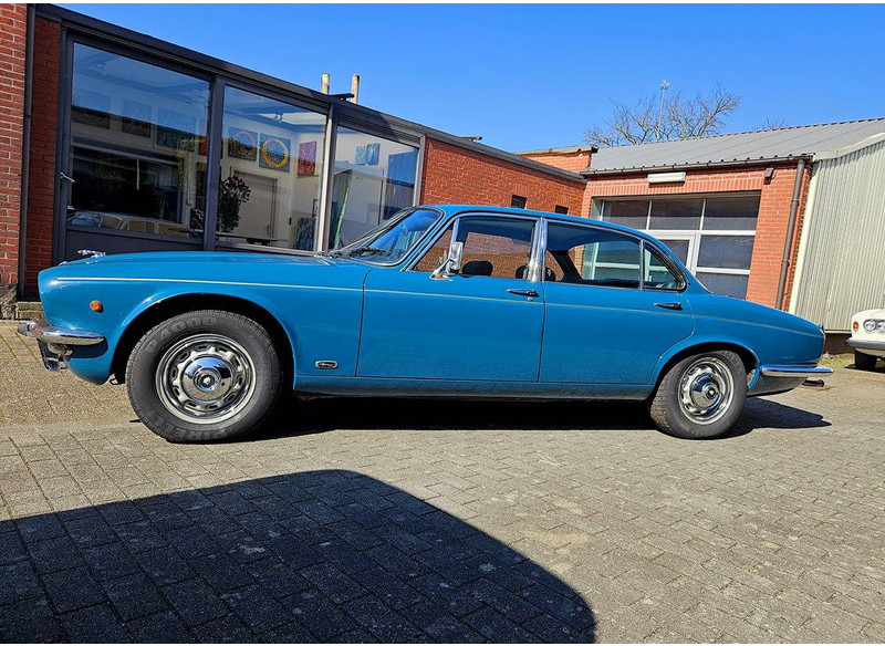 Jaguar XJ 4.2 Manual 4-Speed Overdrive - Sedan: picture 2 Jaguar XJ 4.2 Manual 4-Speed Overdrive - Sedan: picture 2