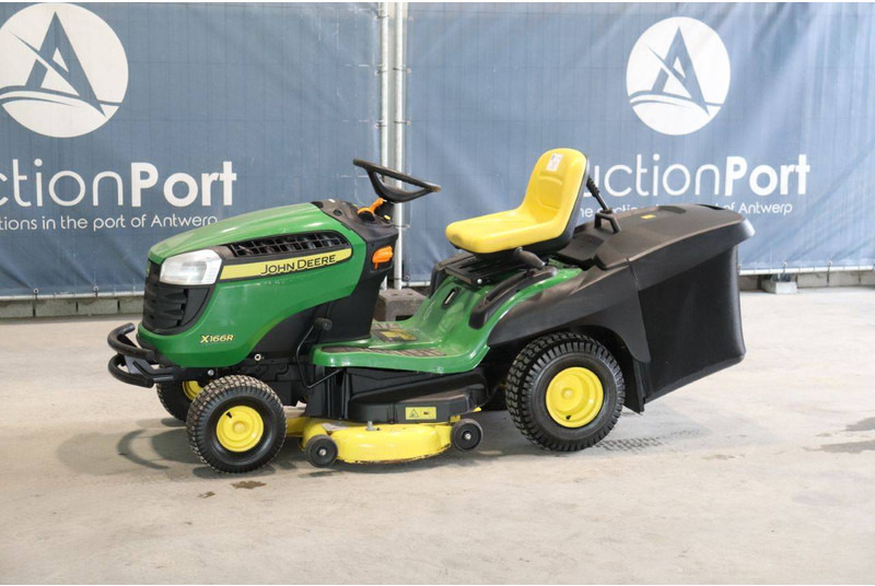 John Deere X166R - Garden mower: picture 1 John Deere X166R - Garden mower: picture 1