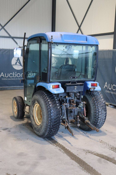 New Holland TC27D - Farm tractor: picture 4 New Holland TC27D - Farm tractor: picture 4