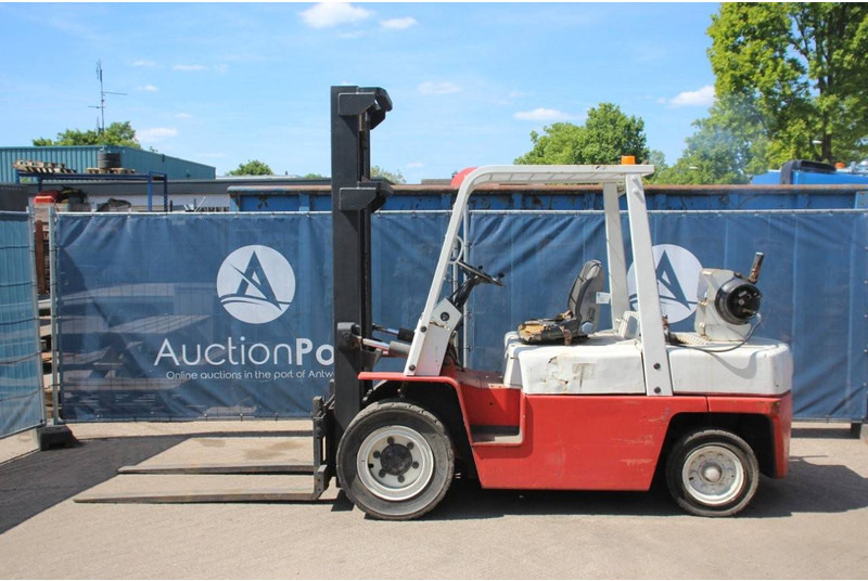 Nissan UGF03A40U - LPG forklift: picture 2 Nissan UGF03A40U - LPG forklift: picture 2